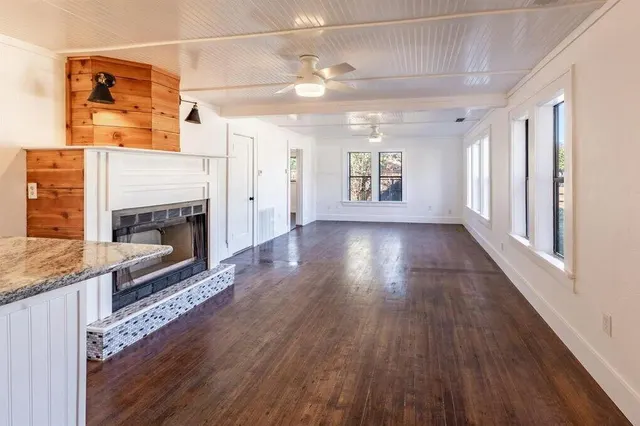 Photo 3 — 2215 18th Street Front, Lubbock, TX 79401