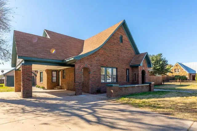 Front exterior — 2215 18th Street Front, Lubbock, TX 79401