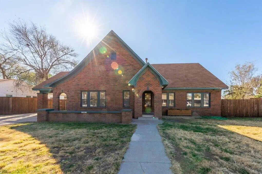Photo 19 — 2215 18th Street Front, Lubbock, TX 79401