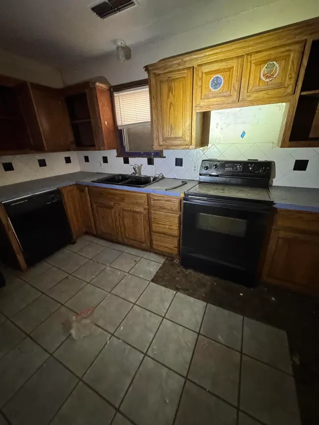 Photo 6 — 2119 26th Street, Lubbock, TX 79411