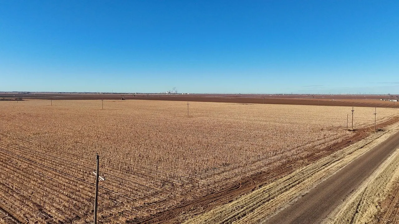 Photo 2 — C R 3300, Slaton, TX 79364