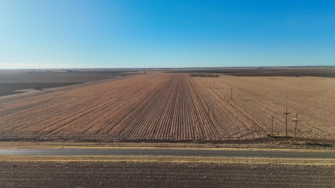 Front exterior — C R 3300, Slaton, TX 79364