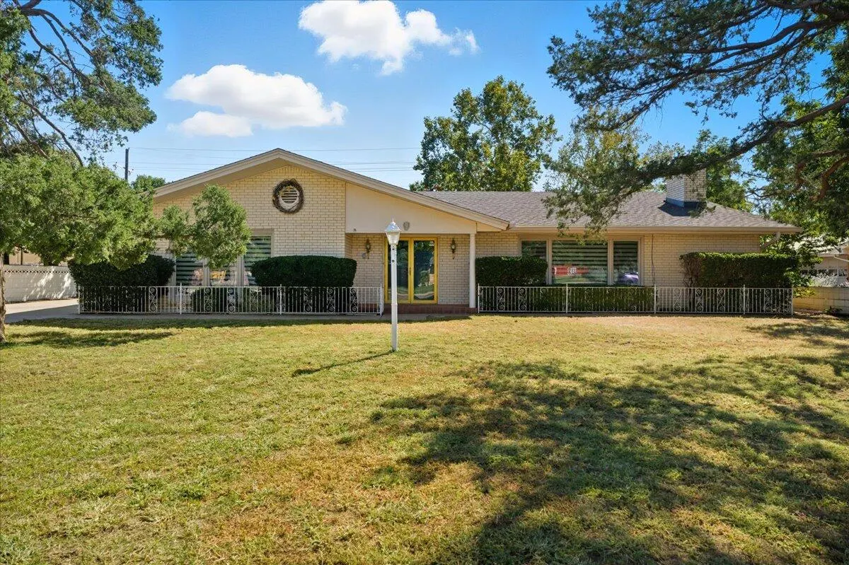 Photo 2 — 1911 33rd Street, Lubbock, TX 79411