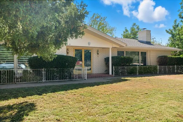 Photo 3 — 1911 33rd Street, Lubbock, TX 79411
