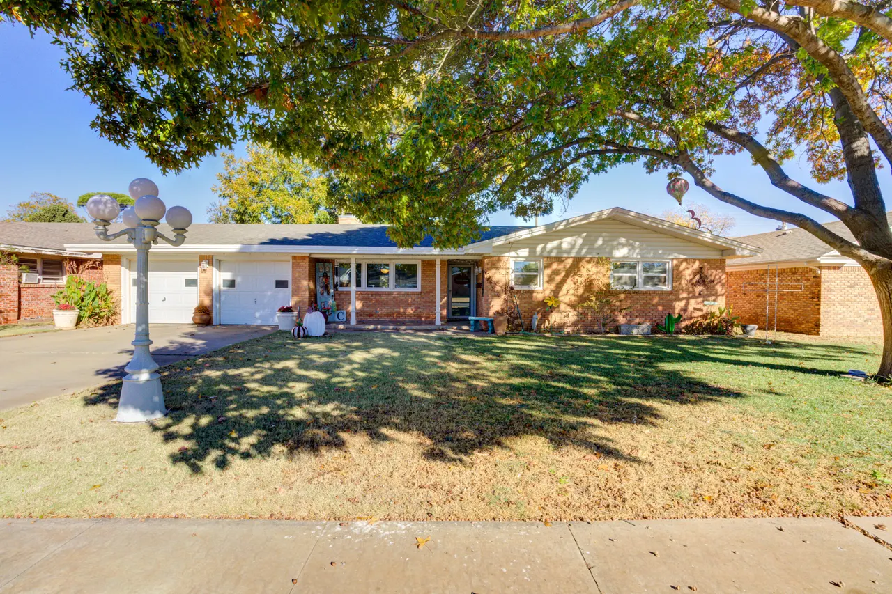 Photo 2 — 2120 53rd St, Lubbock, TX 79412