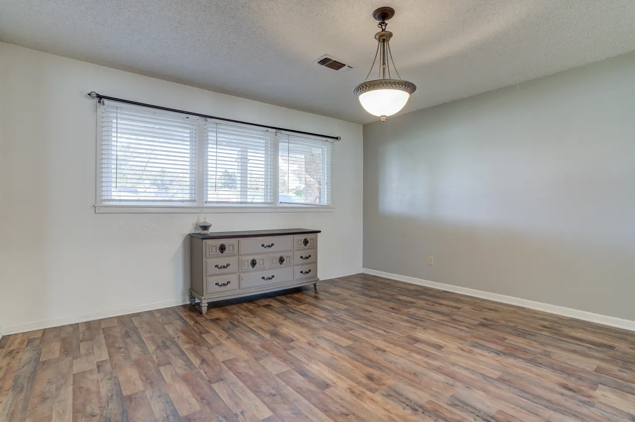 Photo 5 — 2120 53rd St, Lubbock, TX 79412