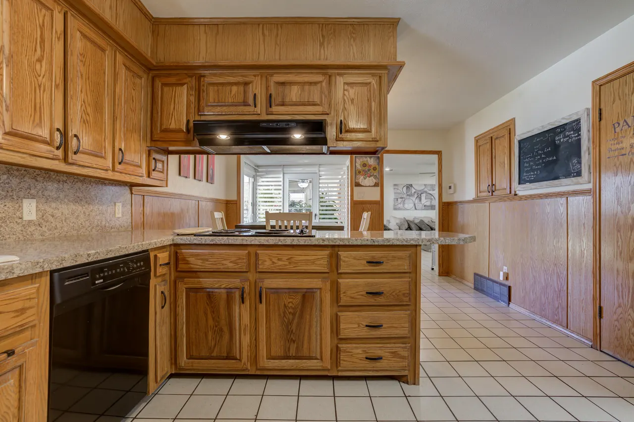 Photo 11 — 2120 53rd St, Lubbock, TX 79412