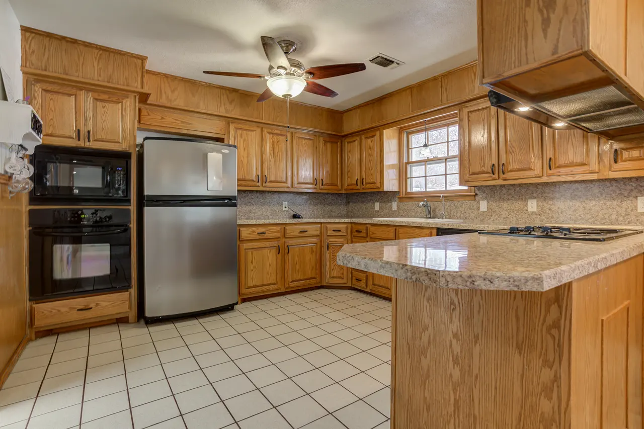 Photo 12 — 2120 53rd St, Lubbock, TX 79412