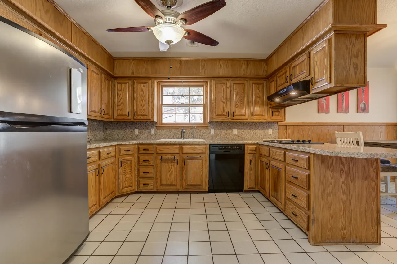 Photo 14 — 2120 53rd St, Lubbock, TX 79412