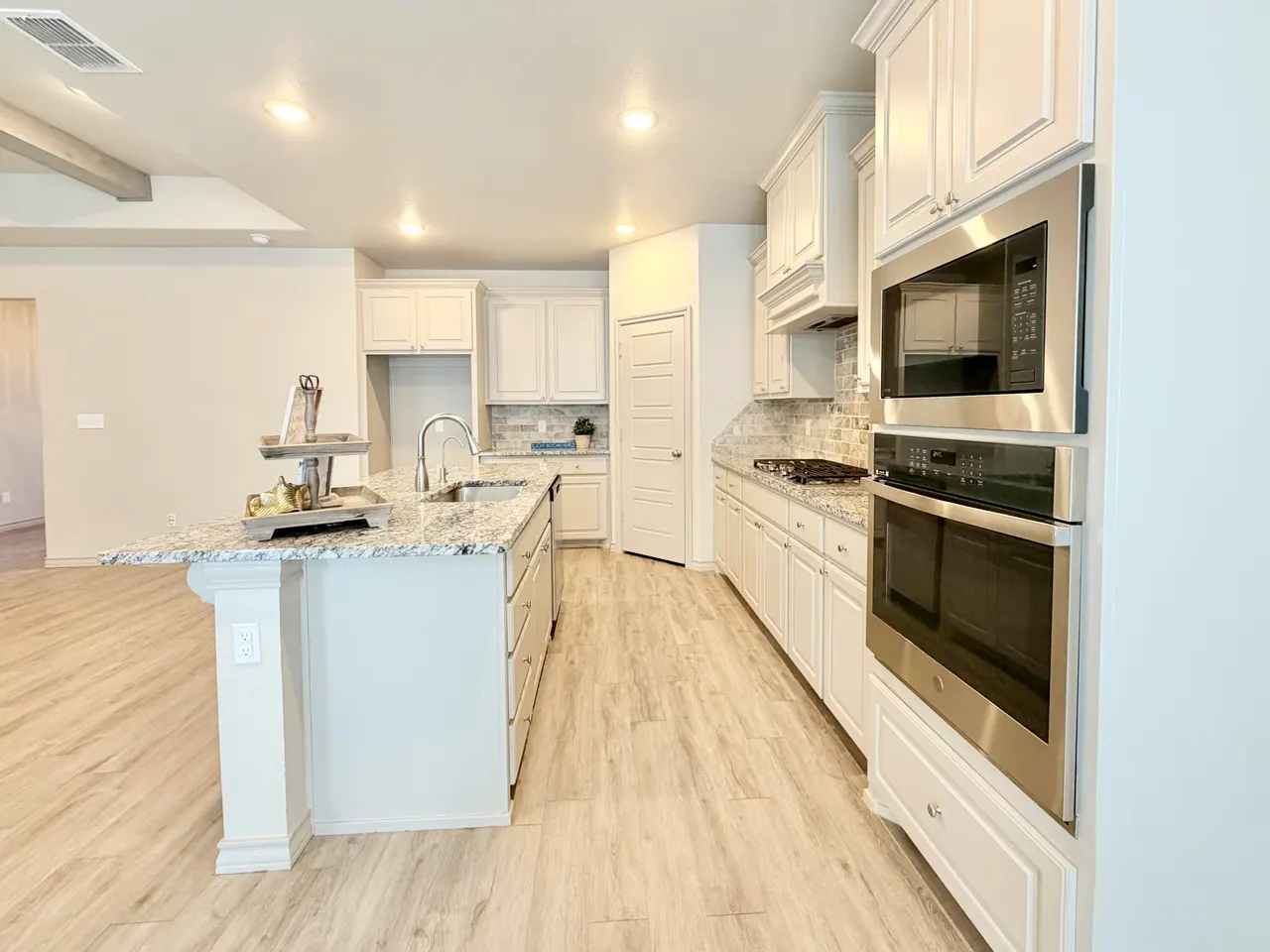 Photo 13 — 7611 61st Street, Lubbock, TX 79407