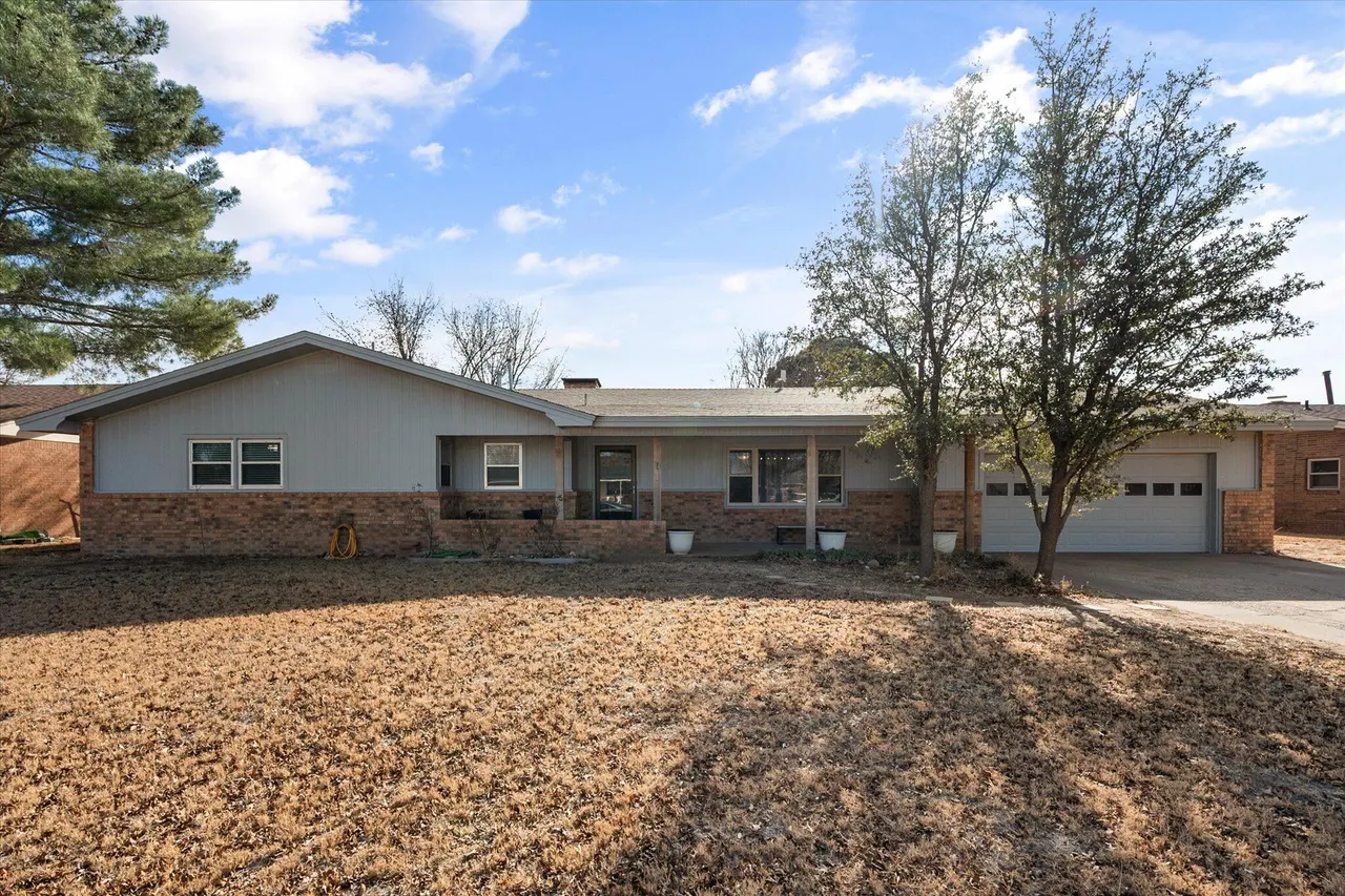 Front exterior — 214 Willow Wood Lane, Levelland, TX 79336