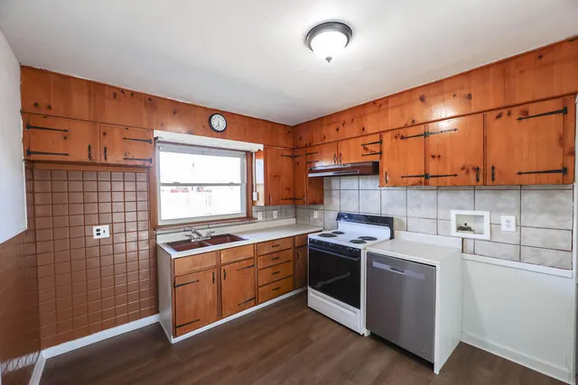 Photo 6 — 532 54th Street, Lubbock, TX 79404