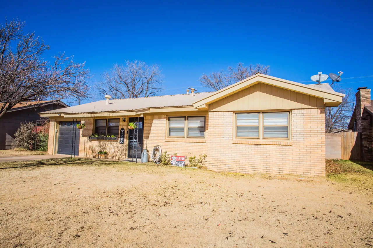 Photo 2 — 1550 W Lynn Street, Slaton, TX 79364