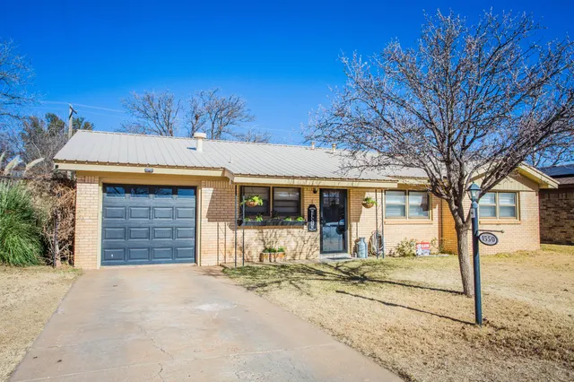 Front exterior — 1550 W Lynn Street, Slaton, TX 79364