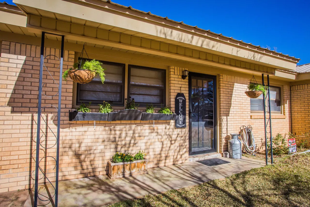 Photo 3 — 1550 W Lynn Street, Slaton, TX 79364