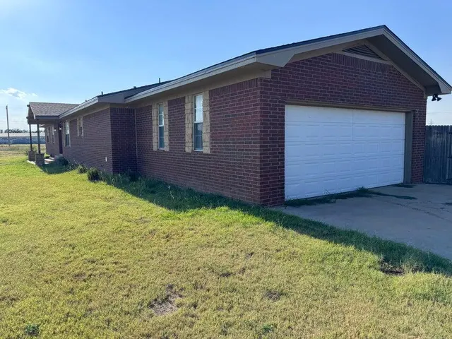 Photo 2 — 1024 W Apogee Drive, Lockney, TX 79241
