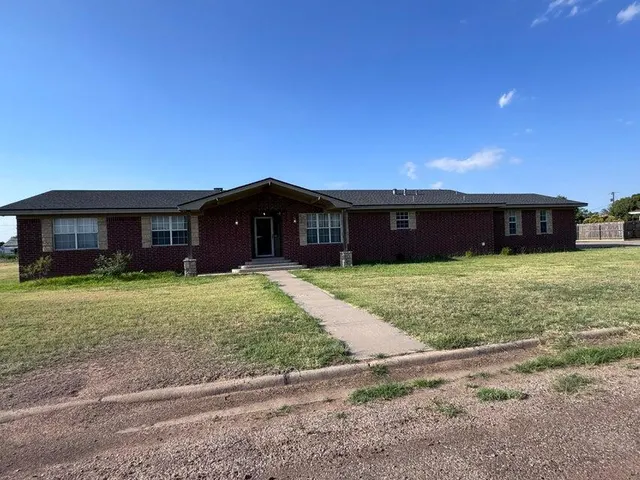 Front exterior — 1024 W Apogee Drive, Lockney, TX 79241