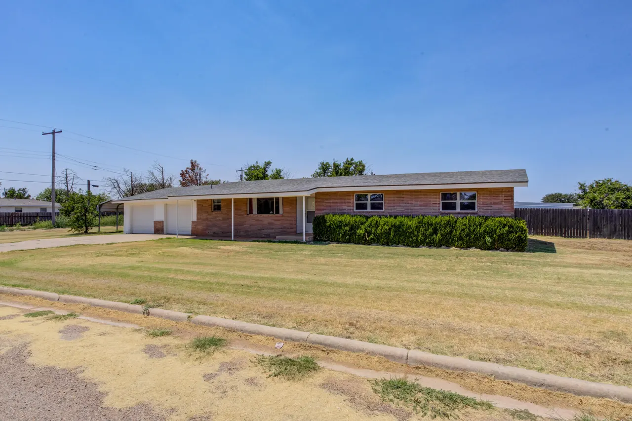 Photo 3 — 1619 Ave L, Ralls, TX 79357