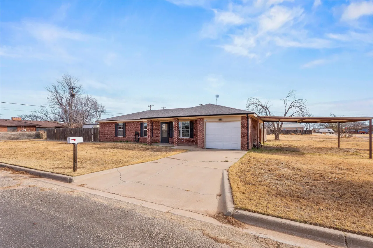 Photo 2 — 700 Avenue N, Ralls, TX 79357
