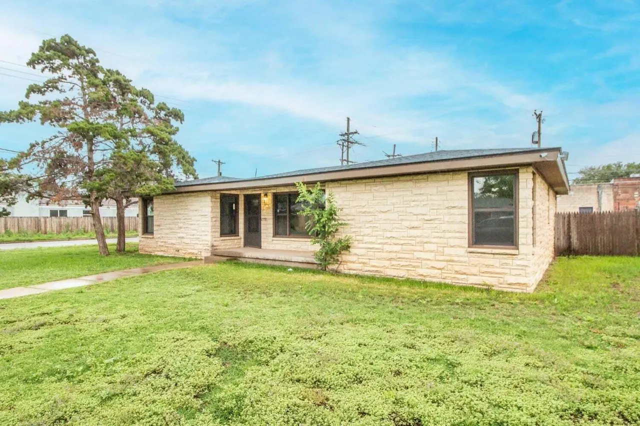 Photo 2 — 3501 33rd Street, Lubbock, TX 79410