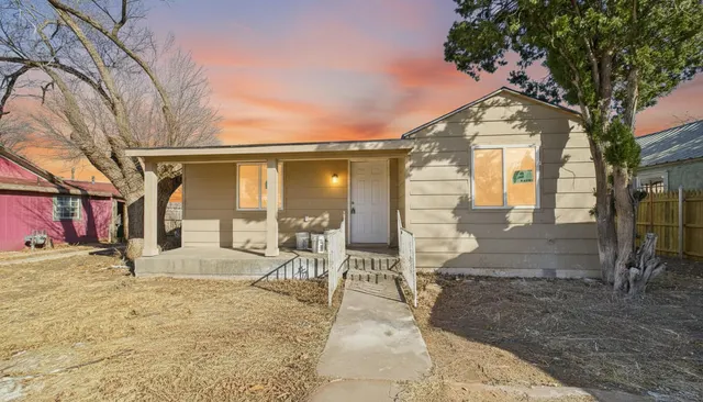 Front exterior — 2007 Date Avenue, Lubbock, TX 79404