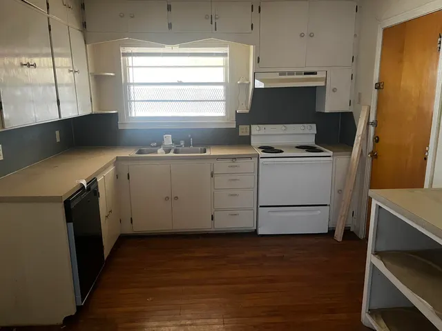 Photo 2 — 1905 48th Street, Lubbock, TX 79412