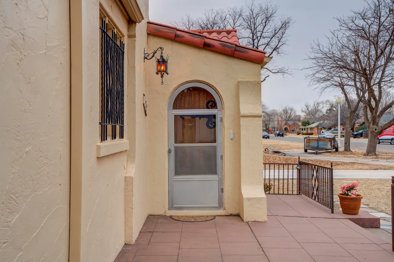 Photo 4 — 2307 18th Street, Lubbock, TX 79401