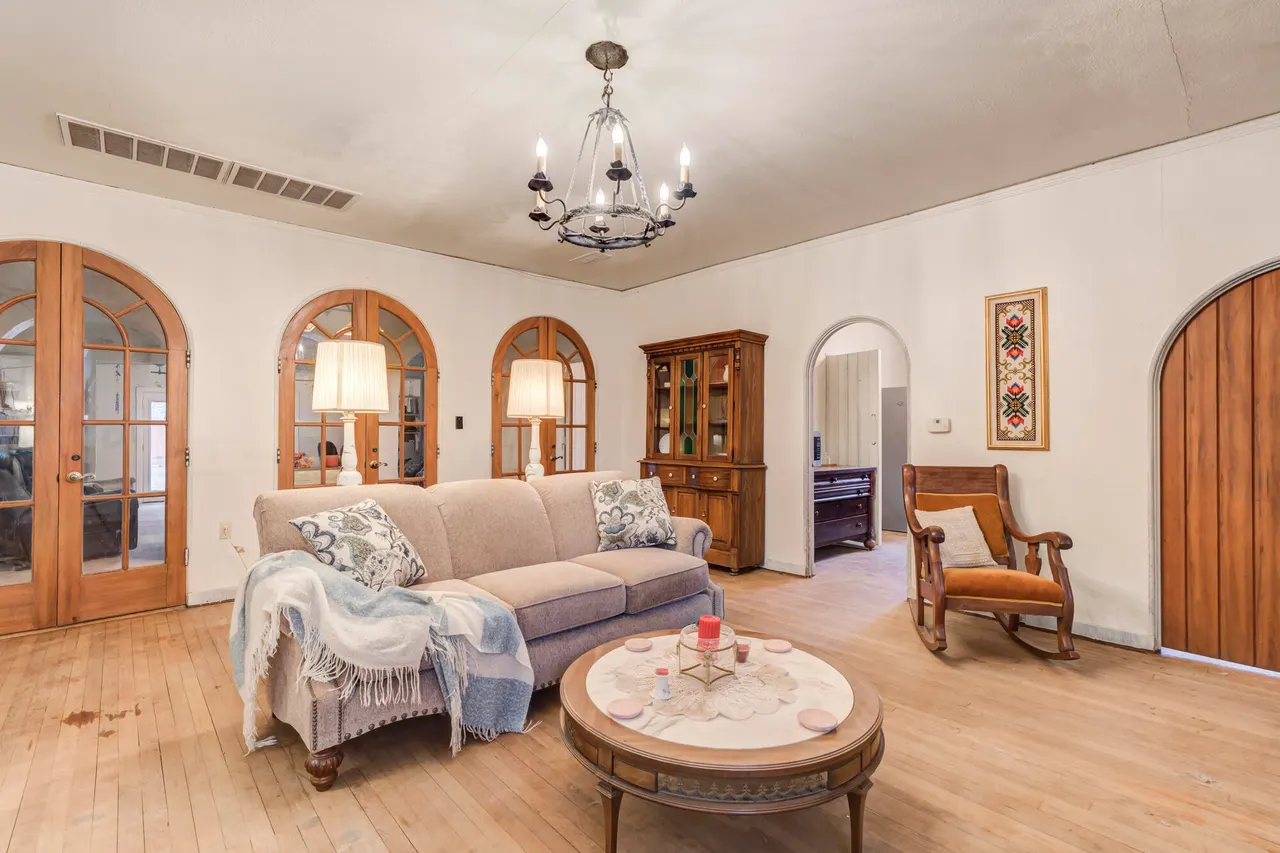 Photo 10 — 2307 18th Street, Lubbock, TX 79401