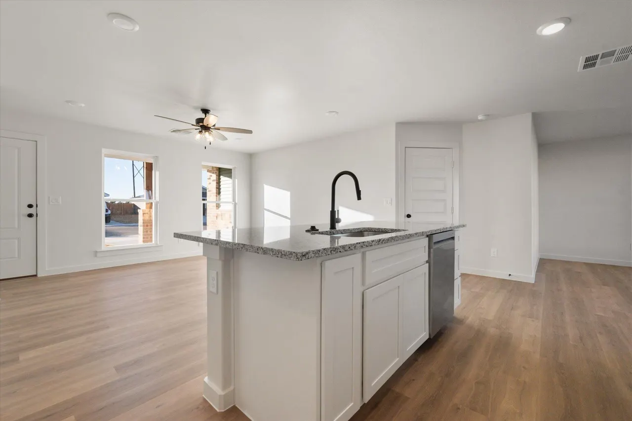 Photo 11 — 6311 Volney Avenue, Lubbock, TX 79407