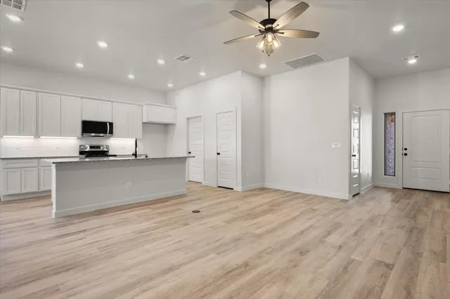 Photo 6 — 2427 Aberdeen Avenue, Wolfforth, TX 79382