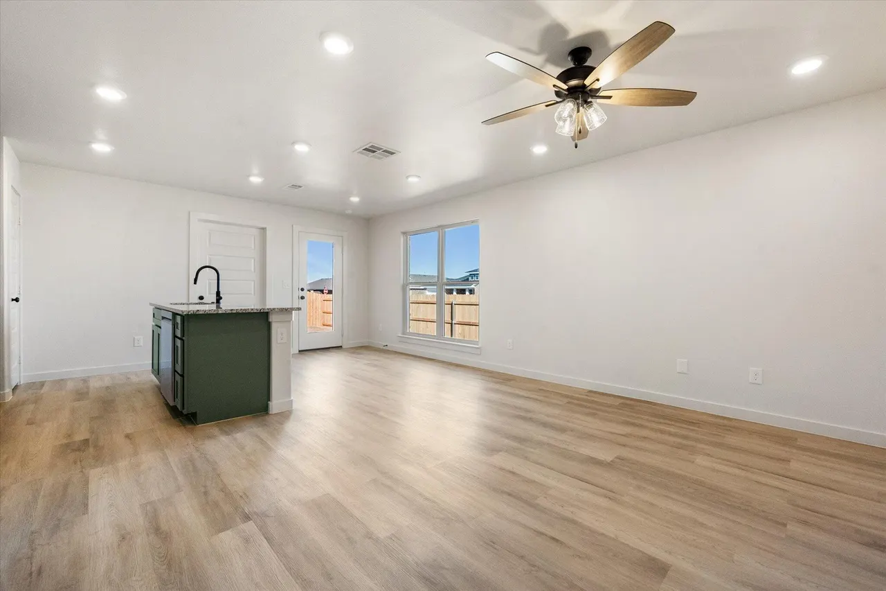 Photo 3 — 518 E 23rd Street, Wolfforth, TX 79382