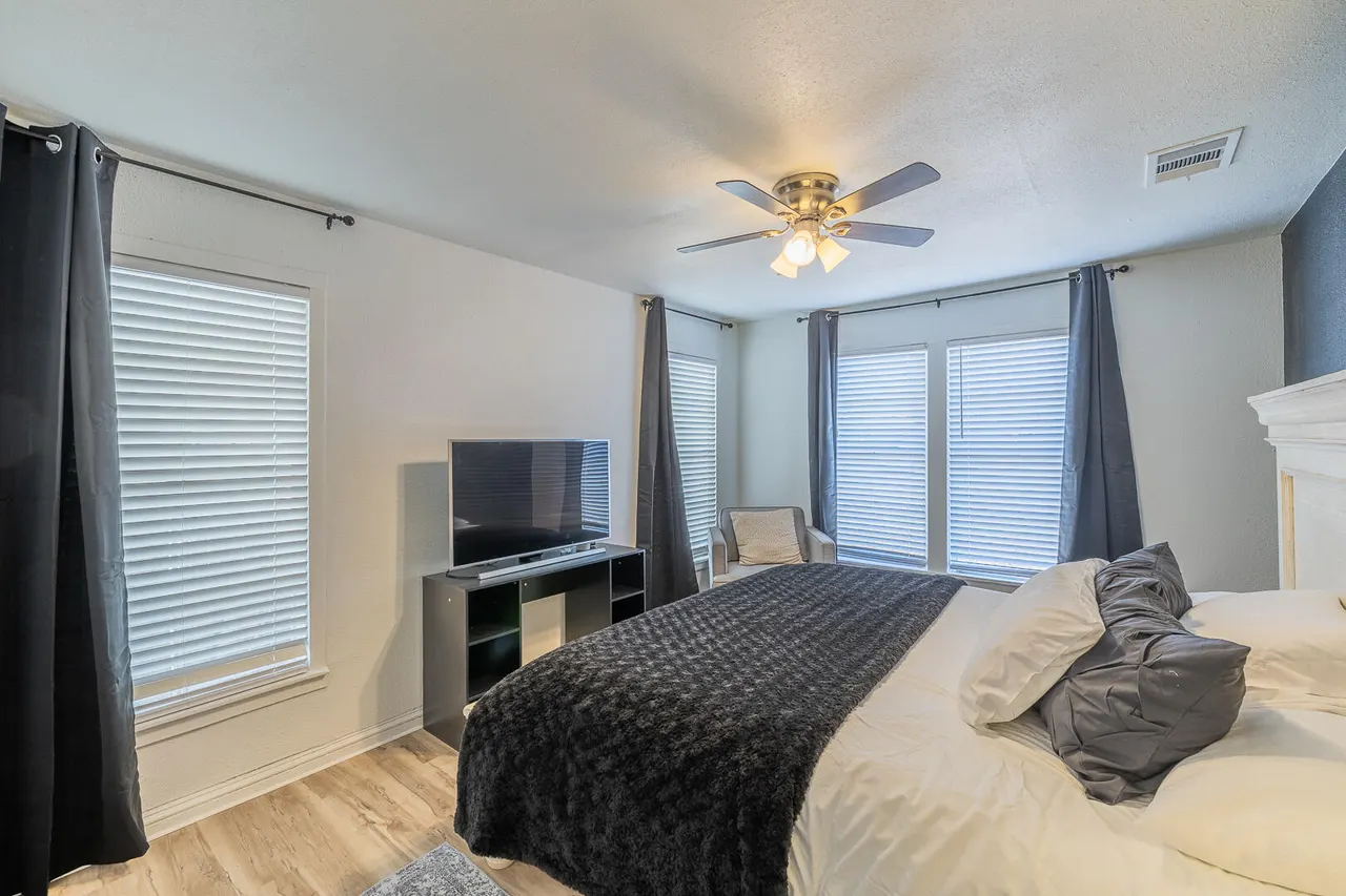Photo 8 — 3012 29th Street, Lubbock, TX 79410