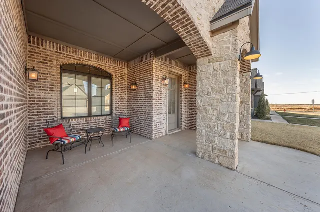 Photo 2 — 504 Avenue U, Shallowater, TX 79363