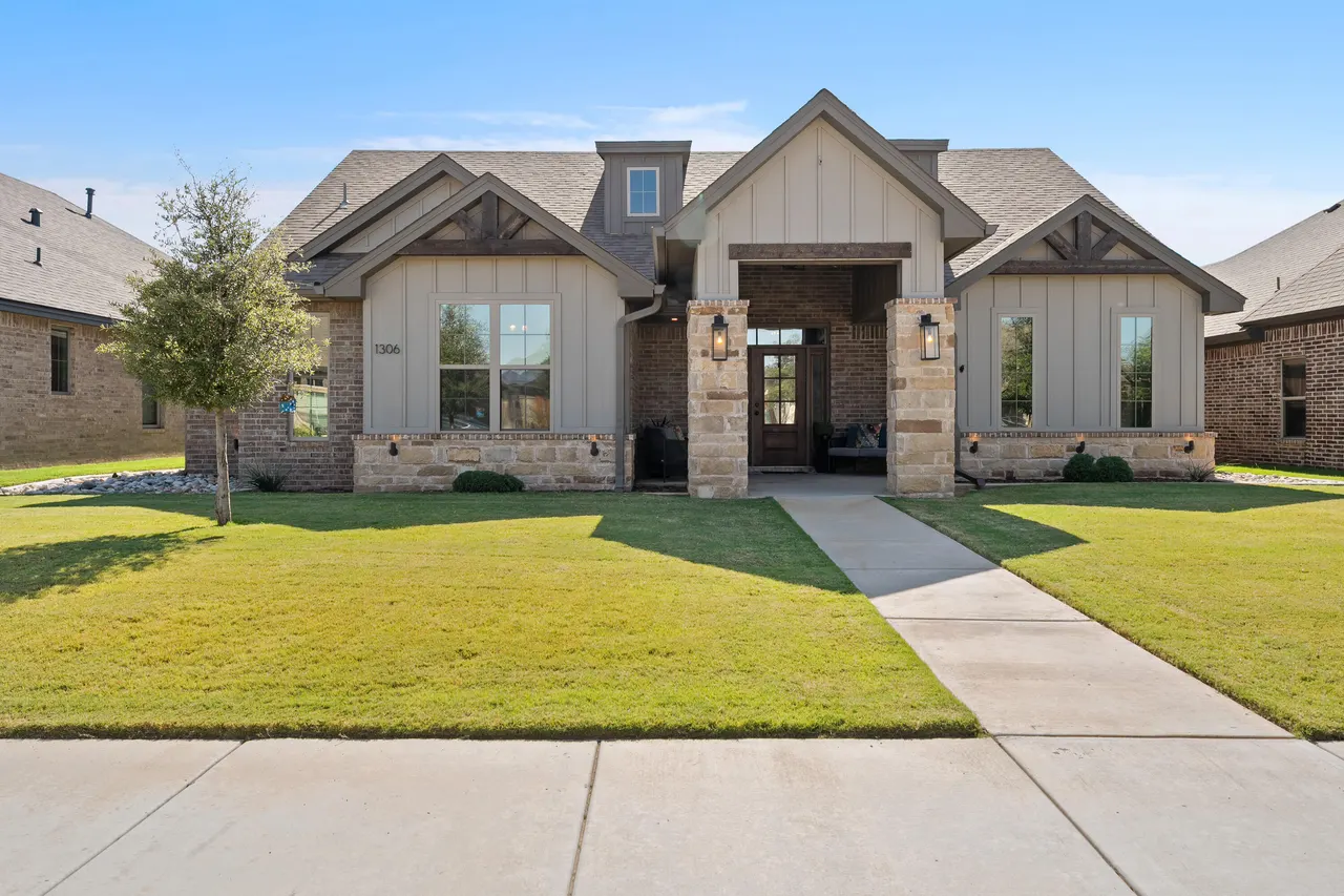 Photo 2 — 1306 Chaucer Lane, Wolfforth, TX 79382