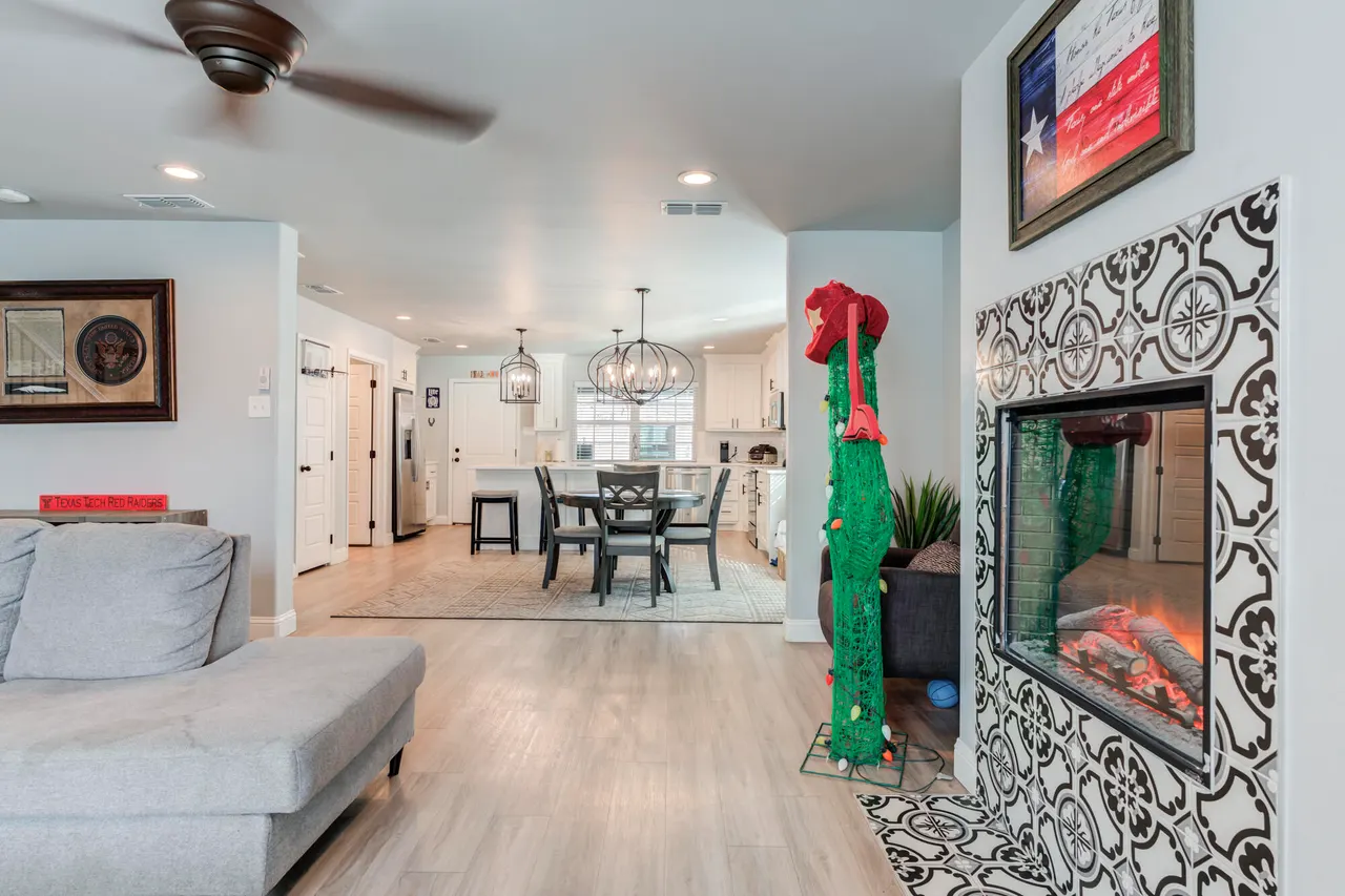 Photo 11 — 2414 25th Street, Lubbock, TX 79411