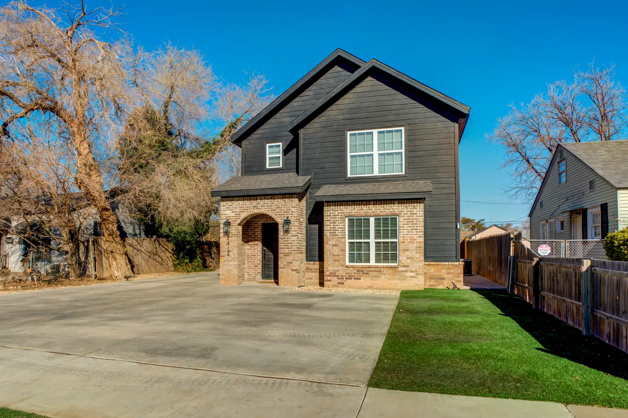 Photo 3 — 2414 25th Street, Lubbock, TX 79411