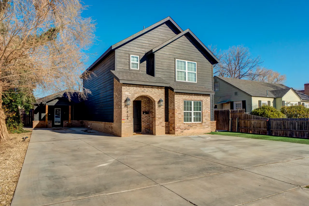 Photo 2 — 2414 25th Street, Lubbock, TX 79411