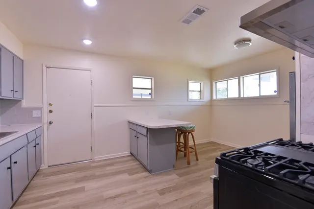 Photo 5 — 3013 2nd Street, Lubbock, TX 79415