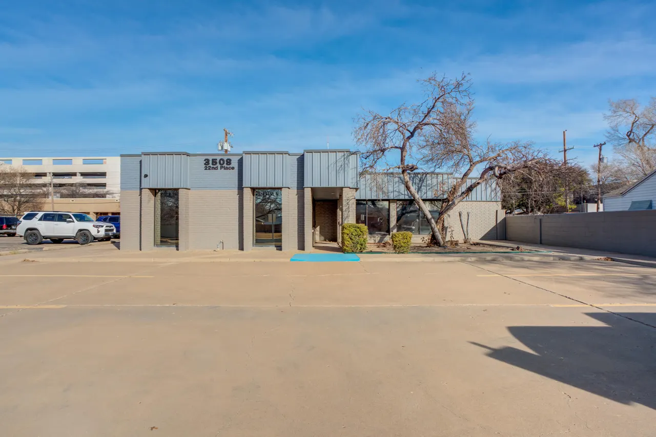 Photo 2 — 3508 22nd Place, Lubbock, TX 79410