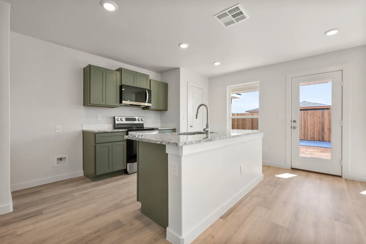 Photo 11 — 8317 24th Street, Lubbock, TX 79407
