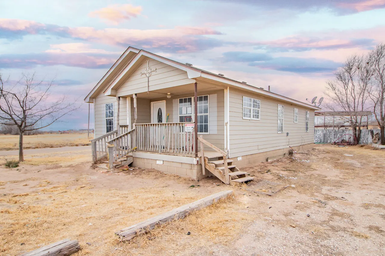 Front exterior — 1355 S 3rd Street, Slaton, TX 79364
