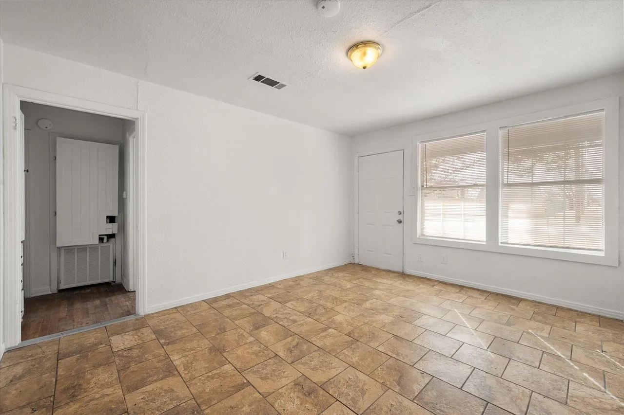 Photo 8 — 3306 2nd Street, Lubbock, TX 79415