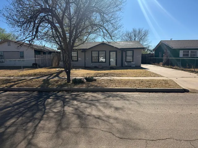 Front exterior — 2722 E 7th Street, Lubbock, TX 79403