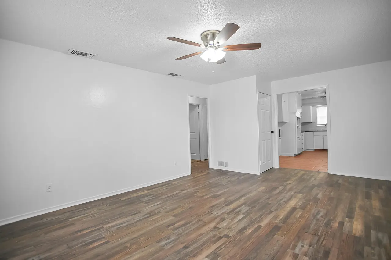 Photo 6 — 1307 61st Street, Lubbock, TX 79412