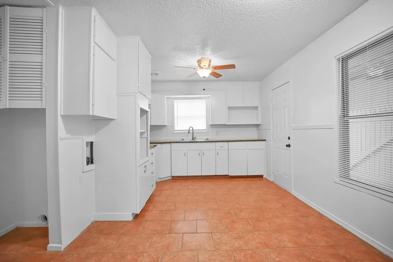 Photo 11 — 1307 61st Street, Lubbock, TX 79412