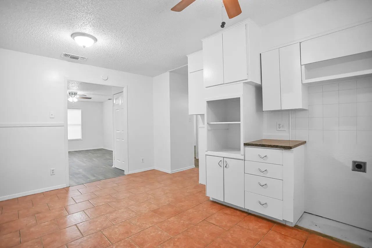 Photo 12 — 1307 61st Street, Lubbock, TX 79412