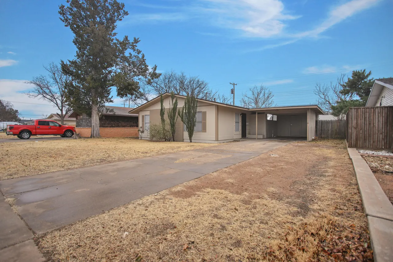 Photo 2 — 1307 61st Street, Lubbock, TX 79412