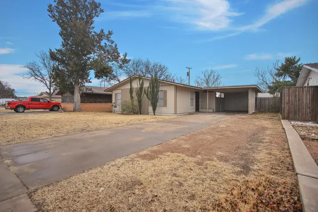 Photo 2 — 1307 61st Street, Lubbock, TX 79412