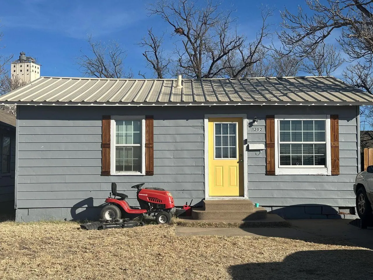 Photo 3 — 510 W 12th, Plainview, TX 79072