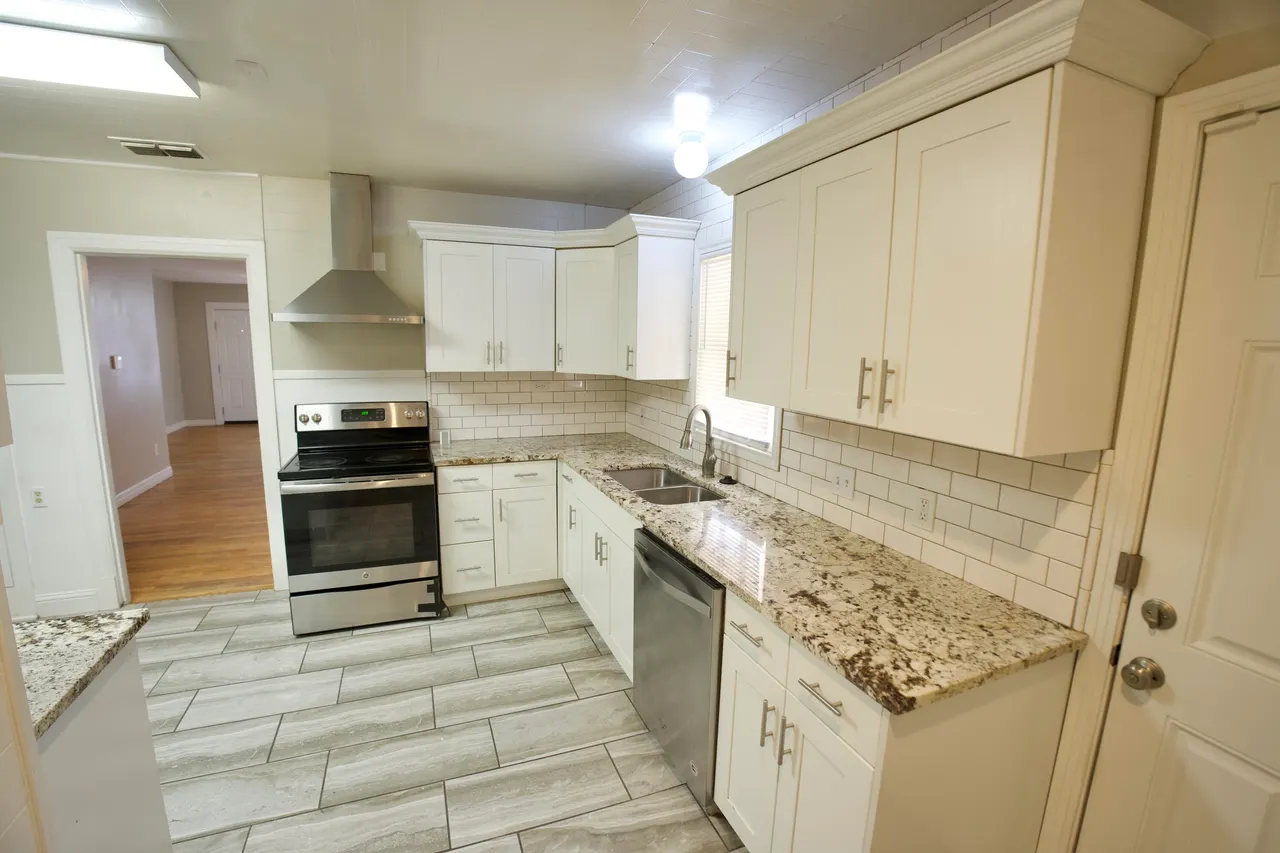 Photo 5 — 1910 21st Street, Lubbock, TX 79411